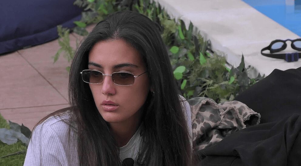grande-fratello-lacrime-zeudi-helena-mi-provoca-continuo-video-v3-785517