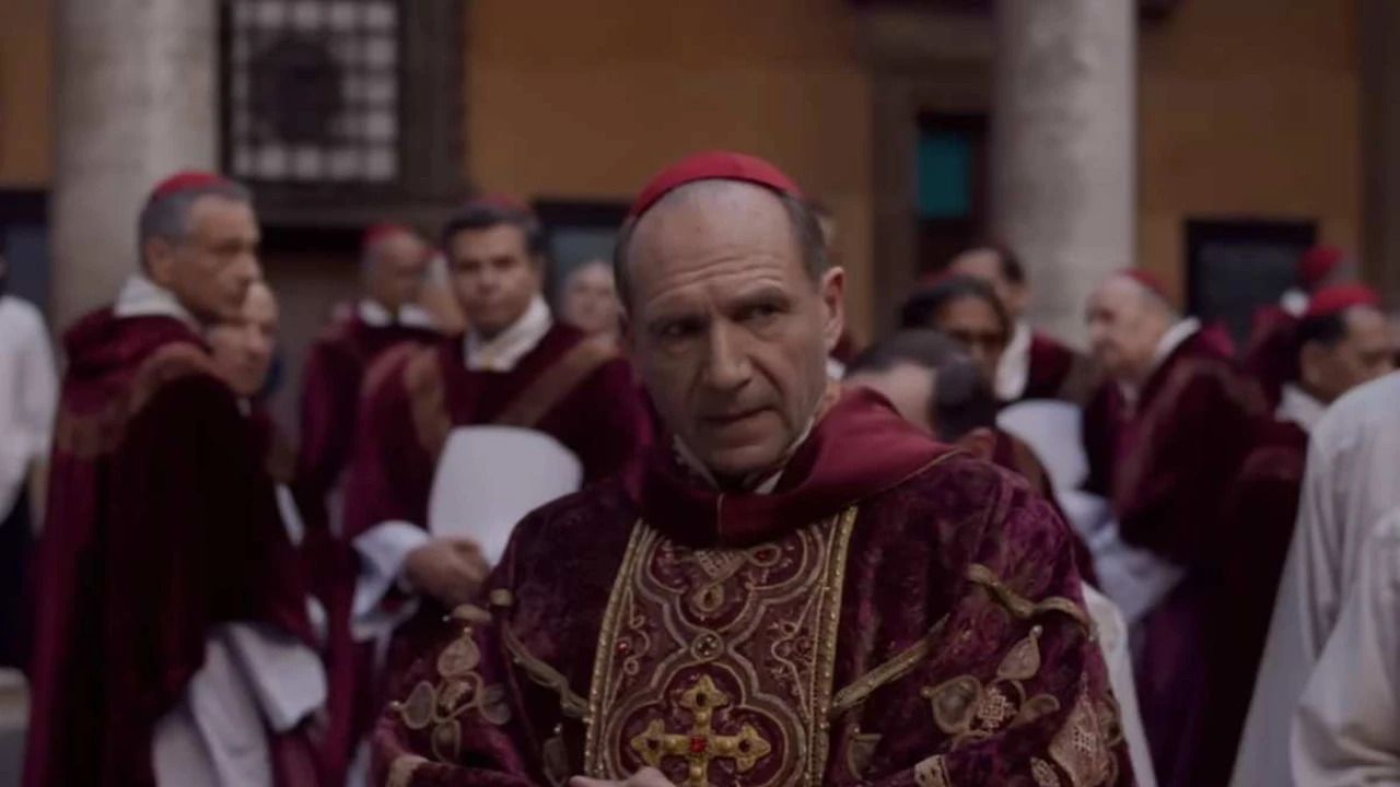 conclave-spiegazione-finale-film-ralph-fiennes-v3-798087