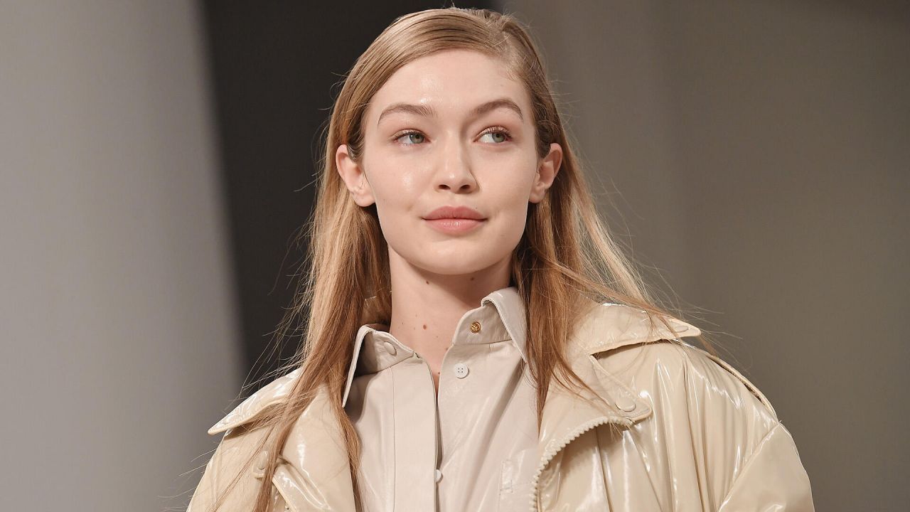 gigi-hadid-bradley-cooper-insieme-bacio-pubblicato-social-v3-797870