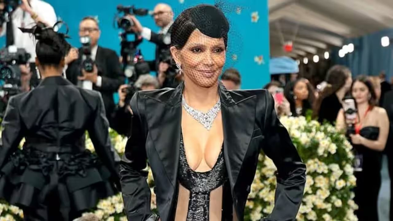 halle-berry-criticatissima-met-gala-vergognoso-dov-E-biancheria-intima-v3-798518
