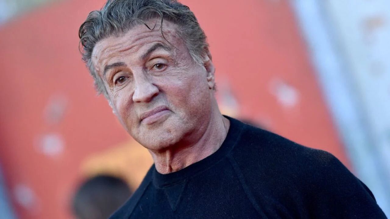 sylvester-stallone-odio-pelle-quest-iconica-star-action-mi-prendi-giro-v3-797568
